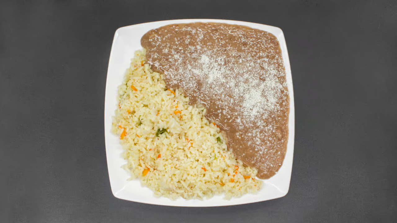 Restaurant y Pupuseria Morenita Mendota CA Orden de Arroz y Frijoles 1